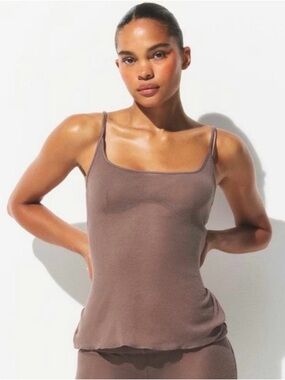 SKIMS NWT Mesh sheer Scoop Neck
Tank Top cami Truffle
